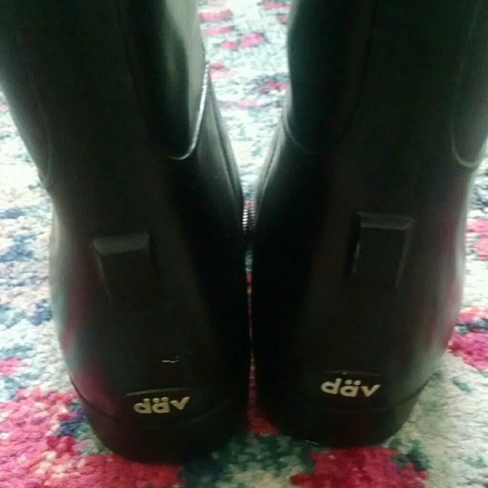 DAV Black Rubber Rain Boots Size 6 Rinding Style